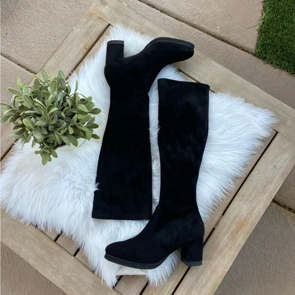 Stuart Weitzman Shoes Stuart Weitzman Frannie 6 Black Suede Size 65 Poshmark